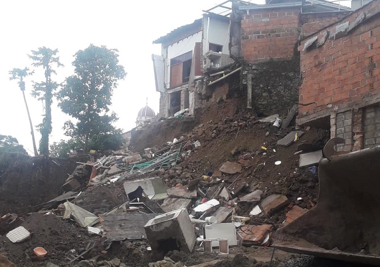 Se desplomó una edificación en Fredonia tras las lluvias de la tarde