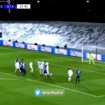 Luis Muriel, primer jugador colombiano en anotar de falta directa en Champions