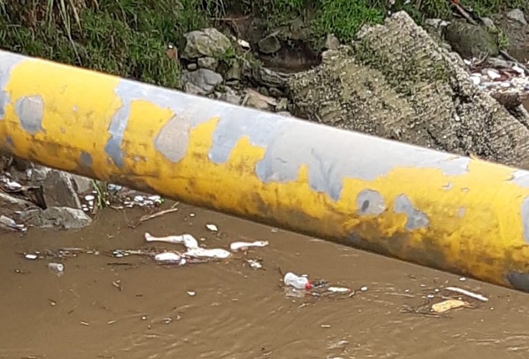 cadáver que flotaba en el río Medellín a la altura del puente de Girardota