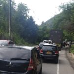 Enorme trancón en la vía La Pintada - La Felisa