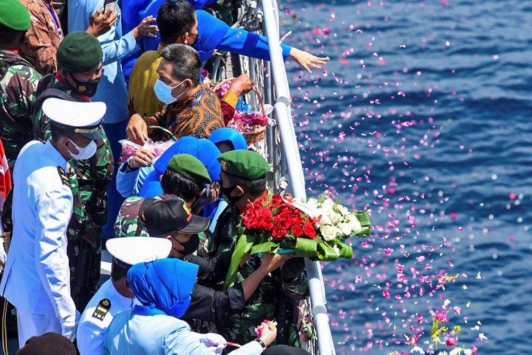 Indonesia espera a un buque chino para estudiar el rescate del submarino