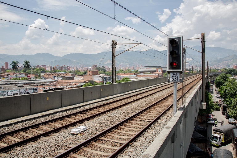 Una persona en la vía del Metro de Medellín provoca cierre en las estaciones del Sur