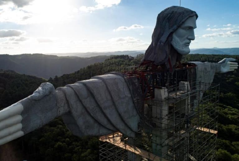 Nuevo Cristo de 43 metros en Brasil (1)