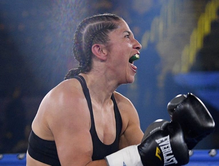 La boxeadora colombiana Viviana Ruiz  gana en su estreno como profesional