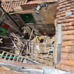 Caída del techo de una casa en Manrique Oriental provoca que 3 más sean evacuadas