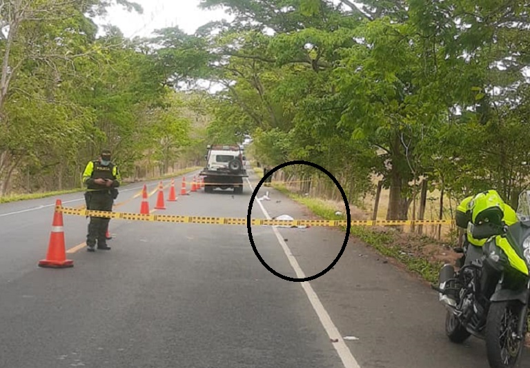 al costado de la vía en Loma Azul descubrieron un cadáver