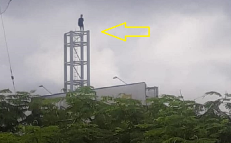 Un hombre se subió al aviso de Home Center en Ibagué y amenazó con lanzarse