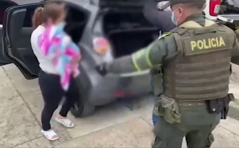 Madre usaba a su bebé de 2 meses como coartada para llevar 140 kilos de marihuana
