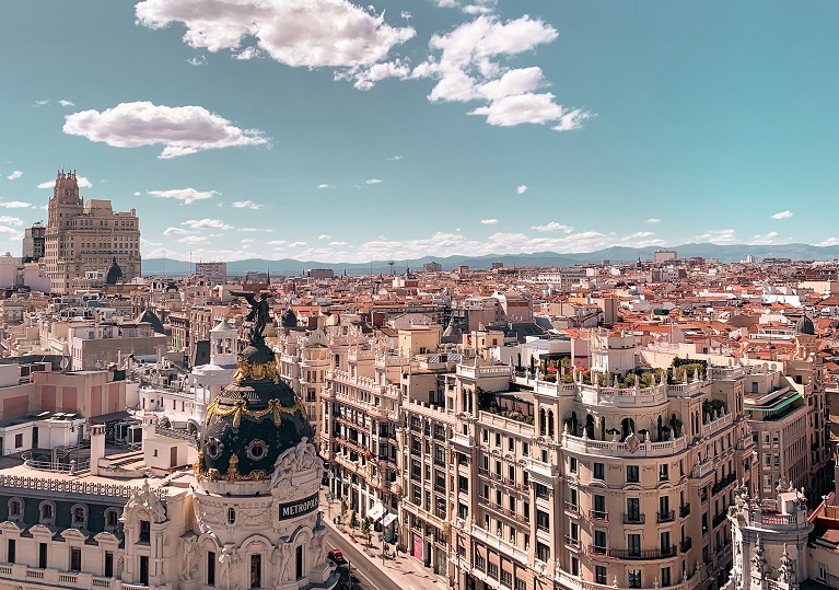 Qué puedes ver si miras hacia el cielo en Madrid, lo explica una historiadora