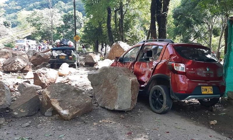 Caída de rocas en vía Yopal