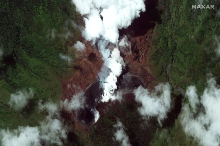 El volcán La Soufriere, en San Vicente y las Granadinas, sigue en alerta roja