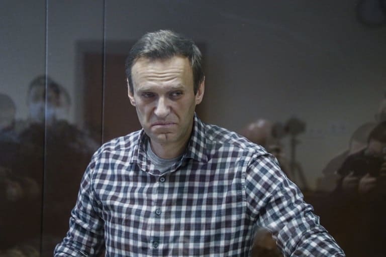 Hallan vivo al médico desaparecido que trató a Navalni tras su envenenamiento