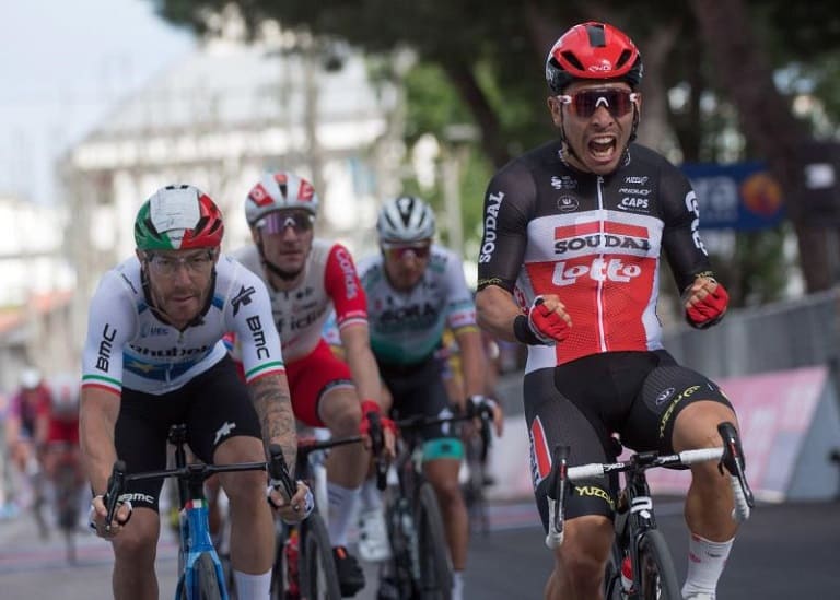 Una caída sentencia el Giro de Landa, Caleb Ewan se lleva la victoria
