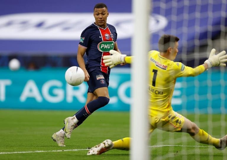 Mbappé, con un gol y una asistencia, da la Copa a un PSG sin Neymar