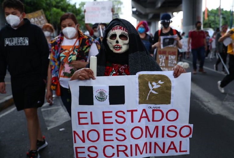 Asciende a 26 la cifra de muertos por derrumbe del metro de Ciudad de México