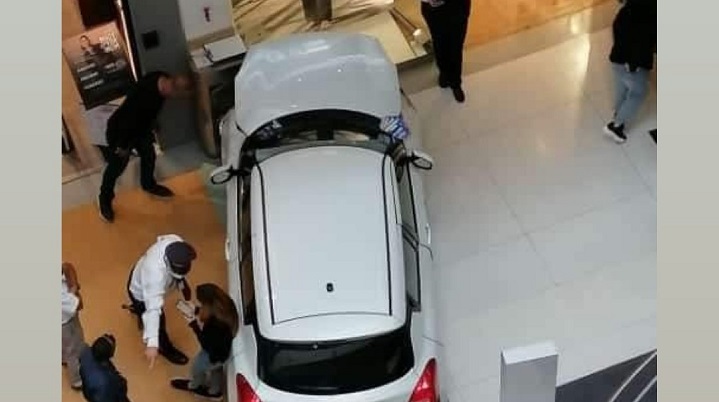 La prueba de un carro en venta en centro comercial San Nicolás que no terminó bien