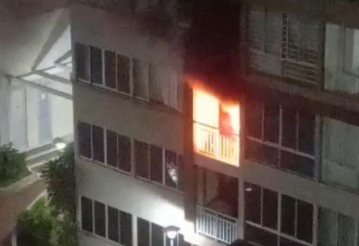 Joven apuñaló a su madre en Torres de San José y luego prendió el apartamento