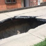 Se abrió un hueco en una calle del ITI en Carmen de Viboral