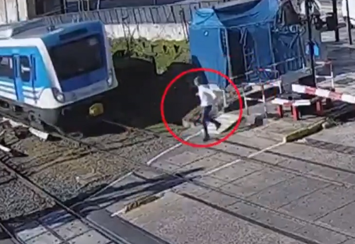 Conductor de tren impide suicidio de un chico en la estación de Liniers