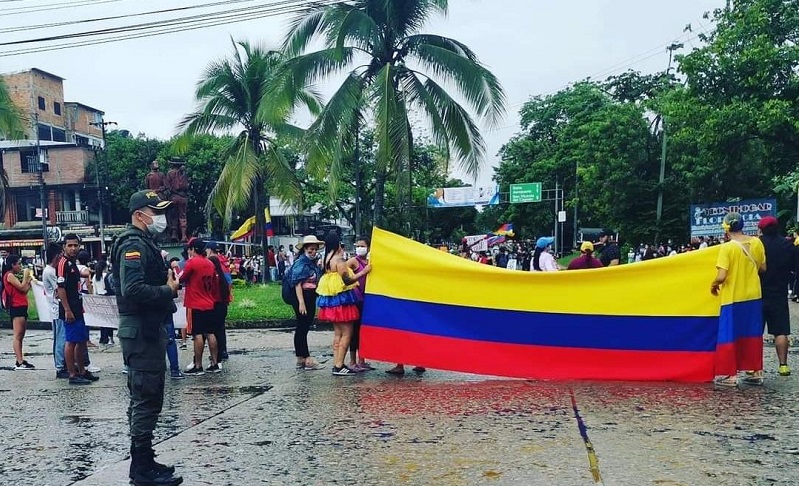 Debaten posible reforma policial durante protestas