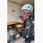 Rigoberto Urán comprando buñuelos en Sonsón, Antioquia