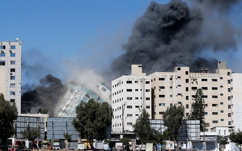 Destruido el edificio al-Jalaa que albergaba a la AP y Al-Jazeera en Gaza