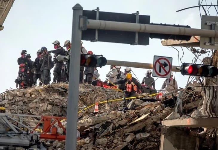 Aumentan a diez los muertos por el derrumbe en Miami y prometen una investigación completa
