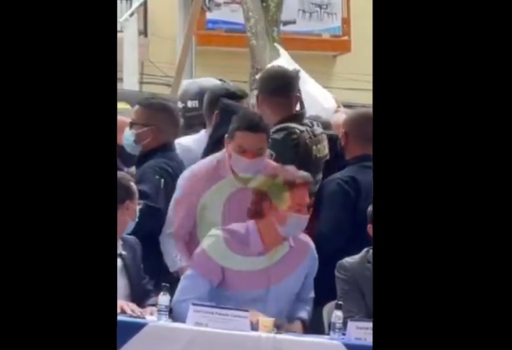 Daniel Quintero y su desesperada salida de un evento en Girardota