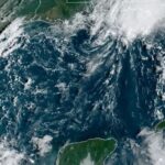 tormenta Danny, dos ondas tropicales enfilan hacia el Caribe