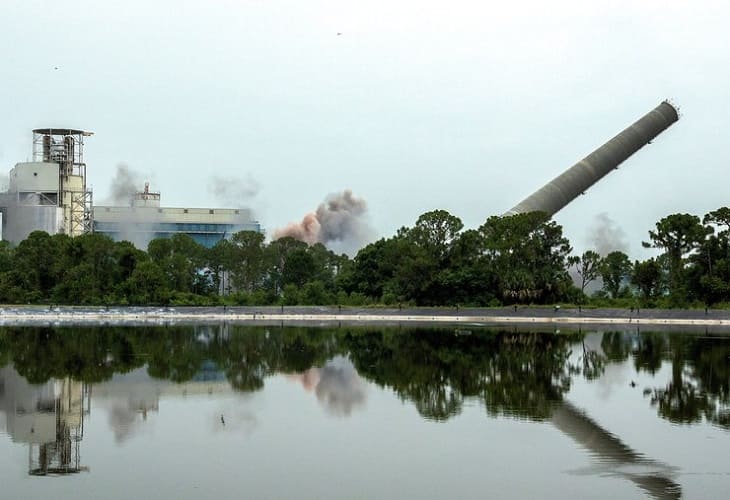 Dinamitan una planta de carbón en Florida para dar paso a energía más limpia