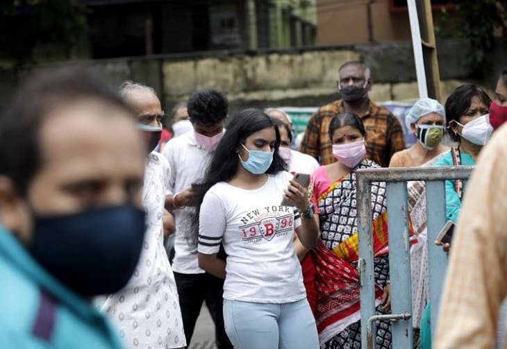 India baja contagios diarios