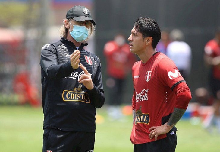Lapadula se perfila como el delantero titular de Perú ante Ecuador