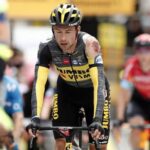 Movimiento de protesta de los ciclistas del Tour por las numerosas caídas