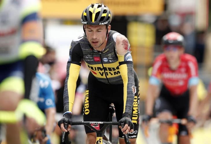 Movimiento de protesta de los ciclistas del Tour por las numerosas caídas