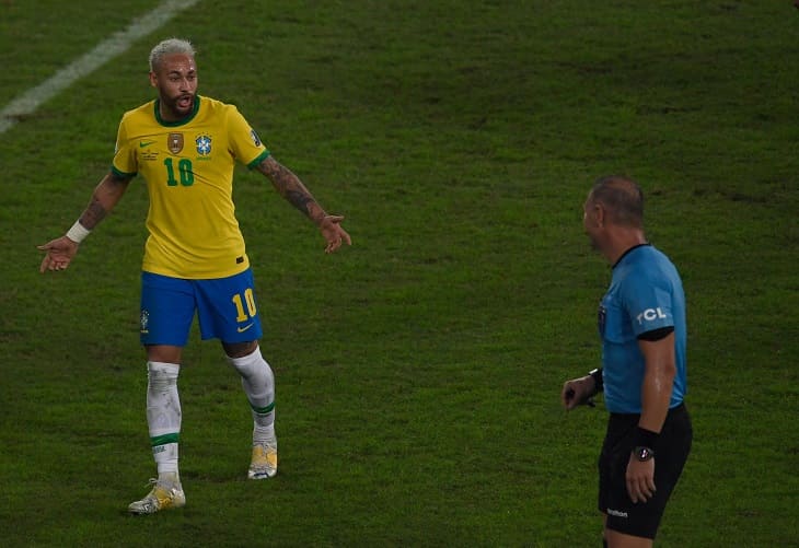 El "robo" de Pitana a Colombia es tendencia en América y Europa