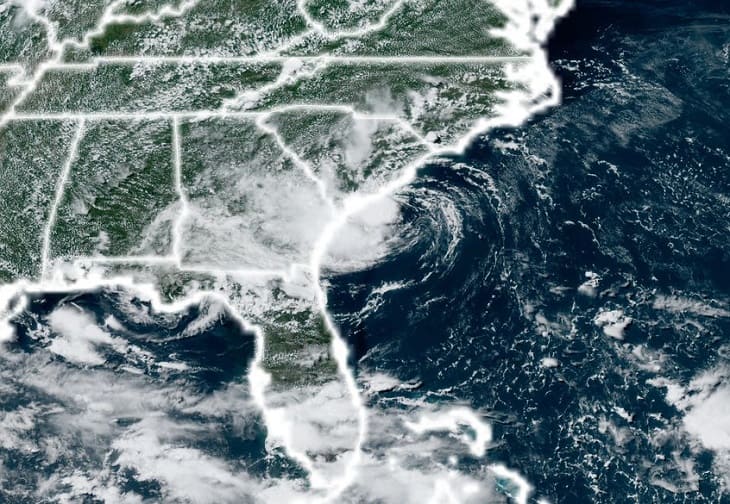 La tormenta tropical Danny toca tierra en la costa de Carolina del Sur, en EE.UU.