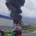 Se queman las bodegas de INVESA en sector peaje Trapiche en Girardota