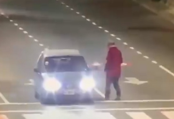 Policía le dispara a limpiavidrios que se le atravesó en la avenida 9 de Julio