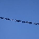 'Petro, el Chávez colombiano': mensaje de avioneta que sobrevoló la Florida