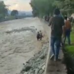 Padre rescata a su hija de 7 años del río Tuluá en Colombia