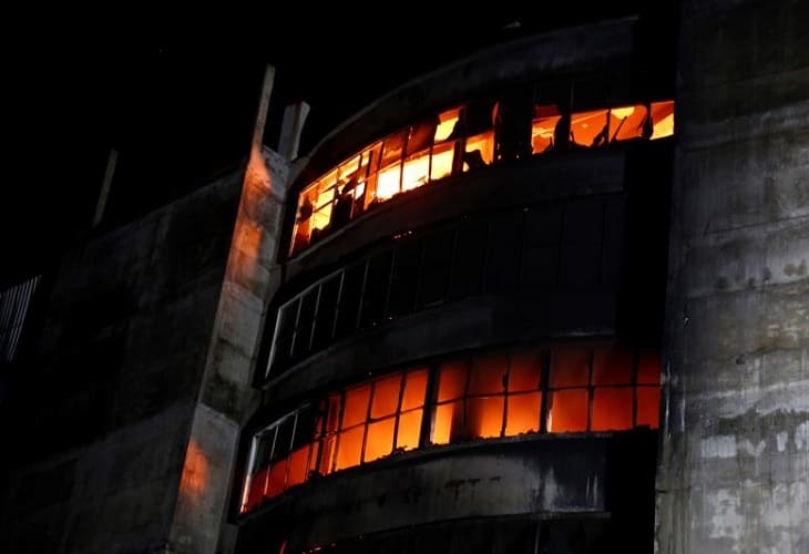 Al menos 52 muertos y 25 heridos en un incendio en una fábrica de Bangladesh 2
