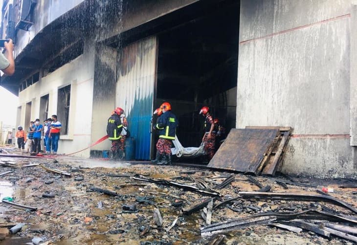 Al menos 52 muertos y 25 heridos en un incendio en una fábrica de Bangladesh 2