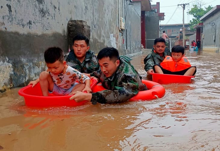 Aumentan a 51 los muertos por las inundaciones en el centro de China