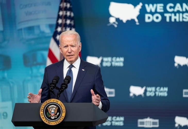 Biden suplica a los escépticos que se vacunen para frenar la variante delta