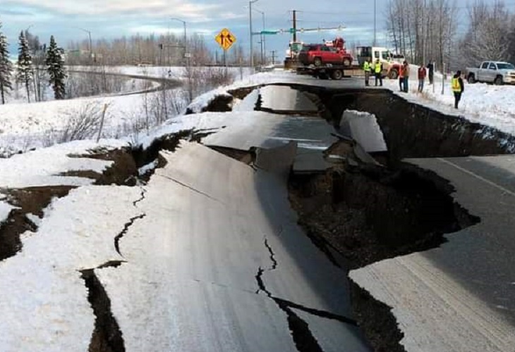 Cancelan la alerta de tsunami en Hawái tras un fuerte terremoto en Alaska