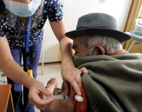 El 80 % de la población objetivo de Chile ya está vacunada contra la covid-19