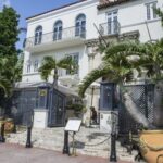 Hallan los cadáveres de dos hombres en la antigua mansión Versace de Miami Beach