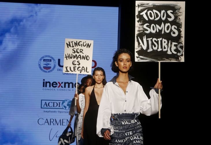 La venezolana Carmen Nava hace visibles a migrantes en la pasarela de Colombiamoda