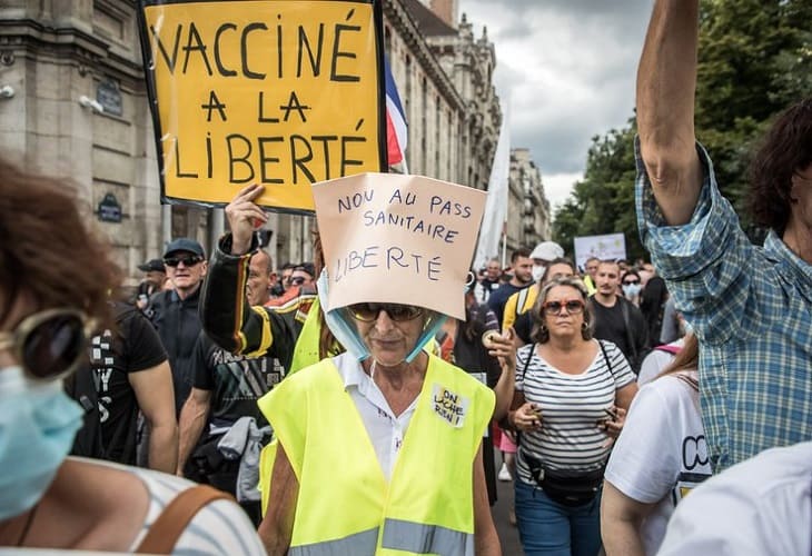 Las protestas contra las medidas anti-covid de Macron ganan peso