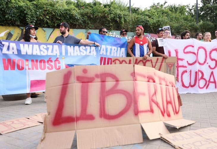 Liberan a periodista cubana colaboradora del diario español ABC arrestada tras las protestas